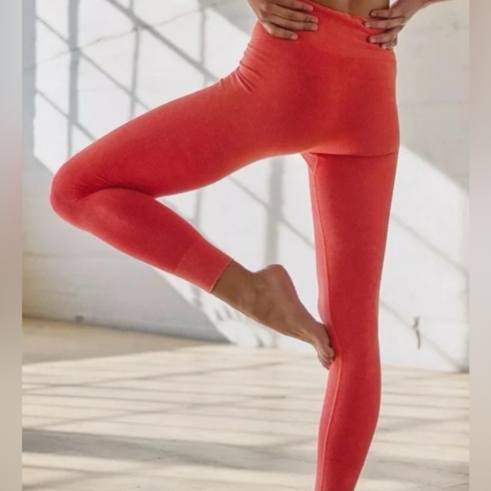 #1043 Free People Movement GoTo Leggings in Washed Red Alert XS/S - Picture 2 of 9